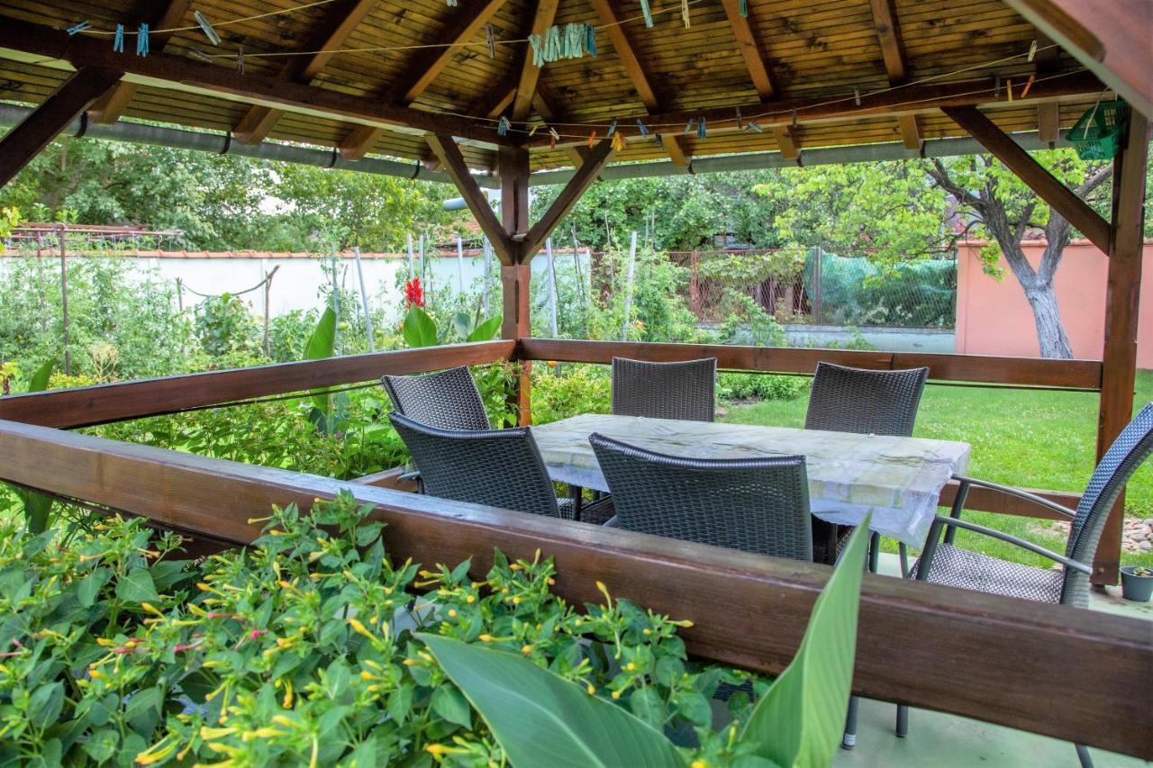 Garden Apartment Subotica Buitenkant foto