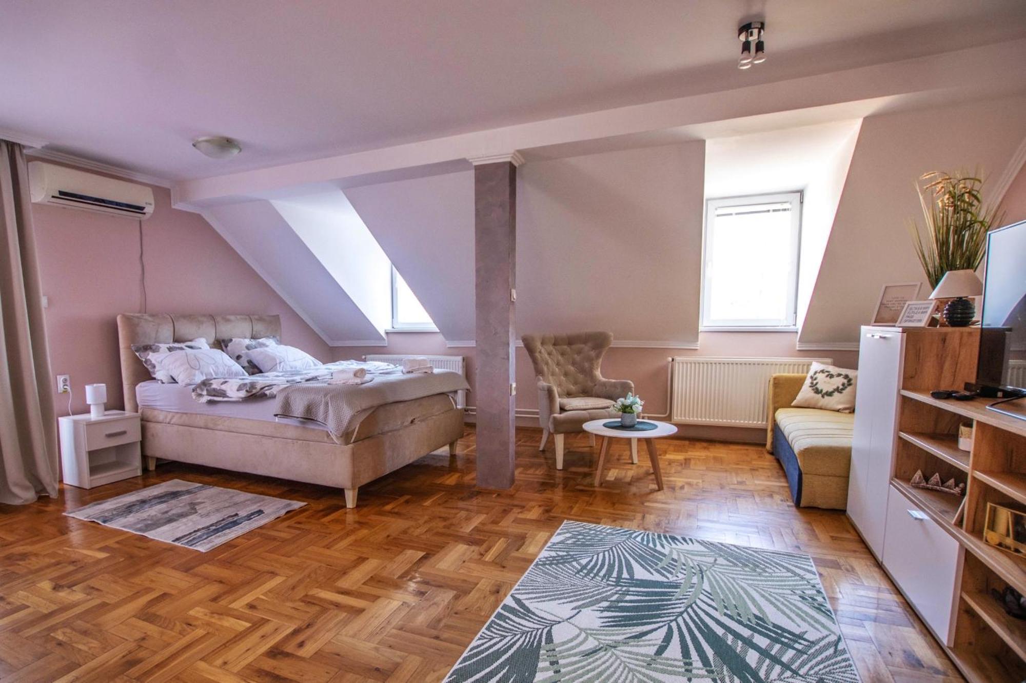 Garden Apartment Subotica Buitenkant foto