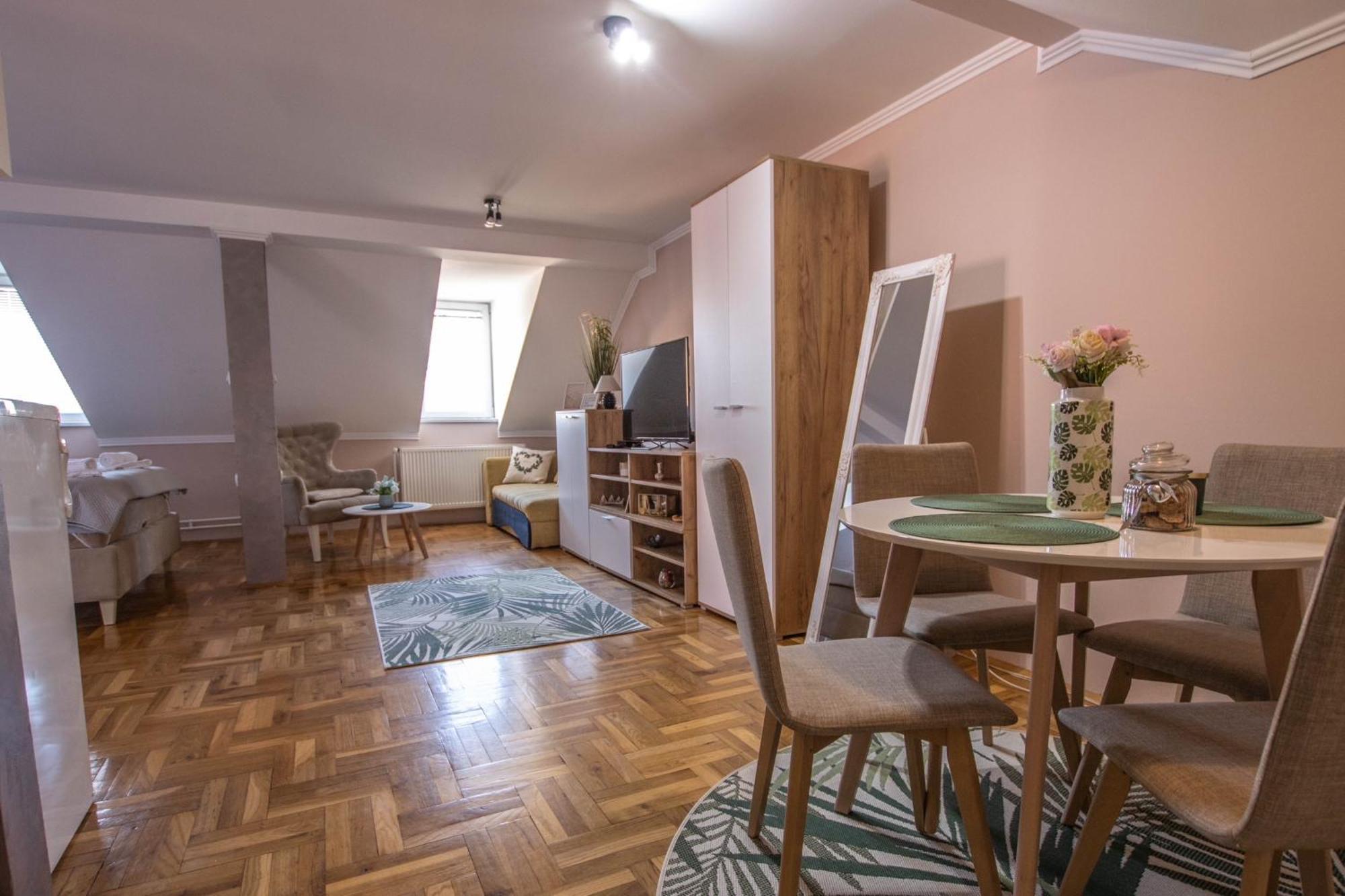 Garden Apartment Subotica Buitenkant foto